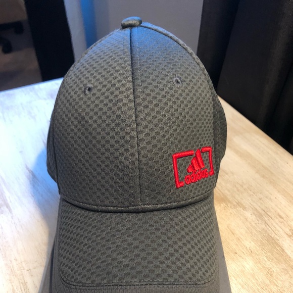 Adidas Hat/Moisture Wicking - Picture 2 of 8